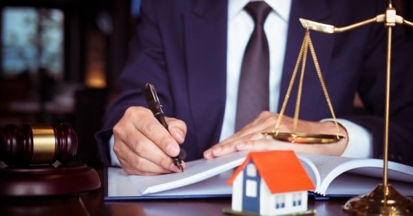 איך בוחרים עורך דין מקרקעין לקניית דירה